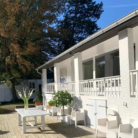 Дом отдыха New With Fireplace And Hot Tub