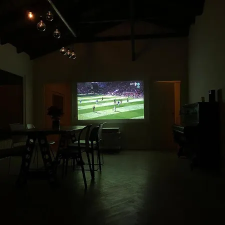 Дом отдыха New With Fireplace And Hot Tub