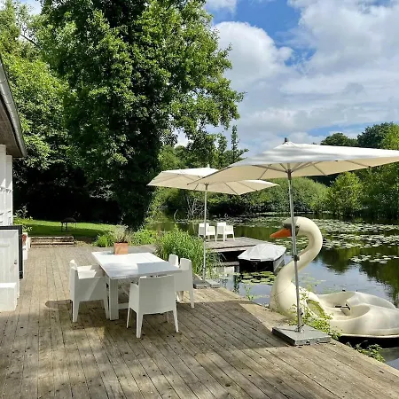 Дом отдыха New With Fireplace And Hot Tub Крефельд