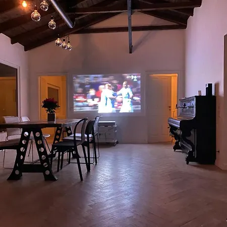 New With Fireplace And Hot Tub Крефельд