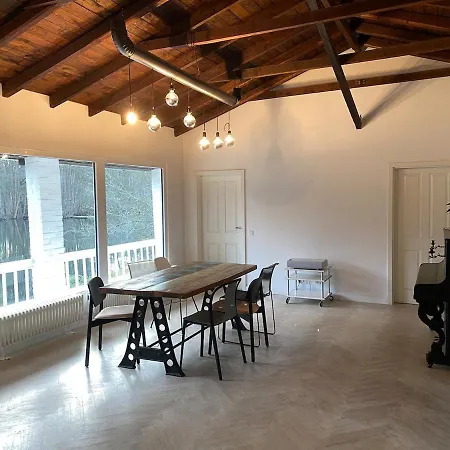 New With Fireplace And Hot Tub