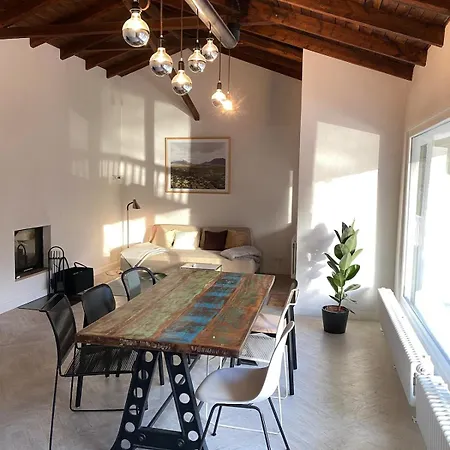 Holiday home New With Fireplace And Hot Tub *