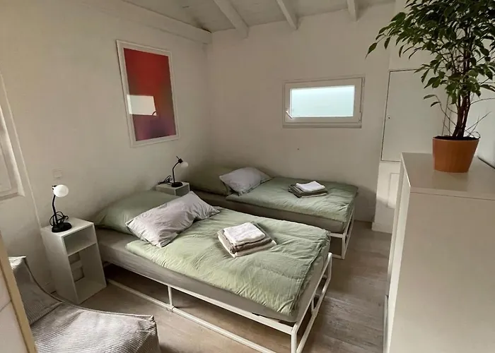 New With Fireplace And Hot Tub *