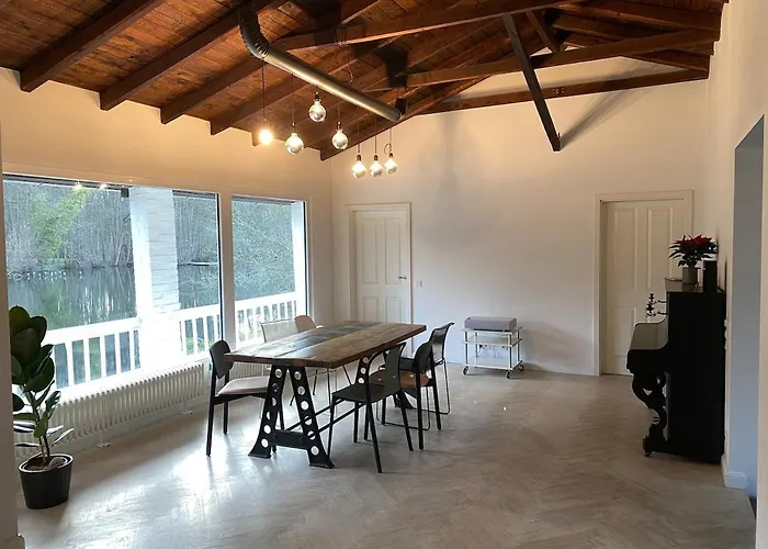 New With Fireplace And Hot Tub